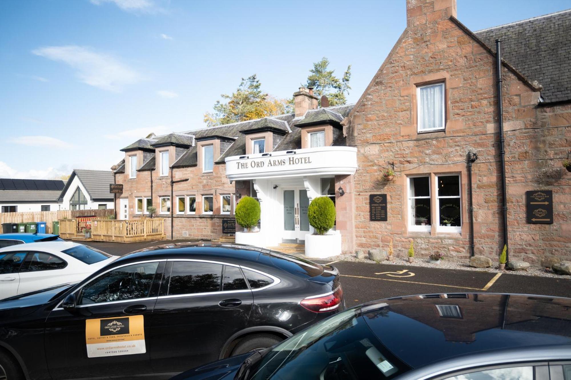 Ord Arms Hotel Muir of Ord Extérieur photo